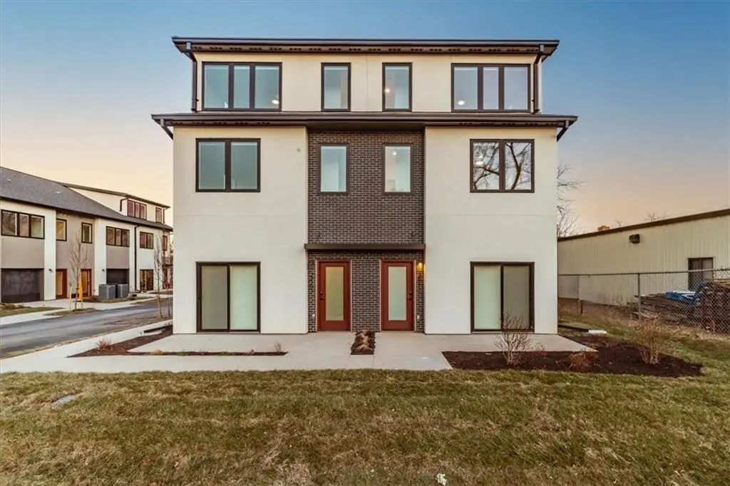 2907-2911 Forest Avenue, Kansas City, MO 64109 - Image #1