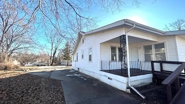 1113 S 23rd Street, Saint Joseph, MO 64507 - Image #2