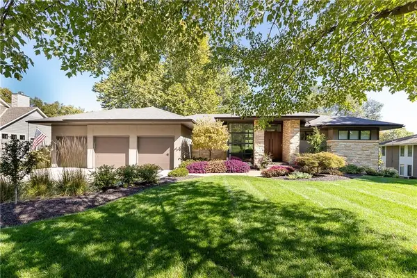 9645 Manor Road, Leawood, KS 66206