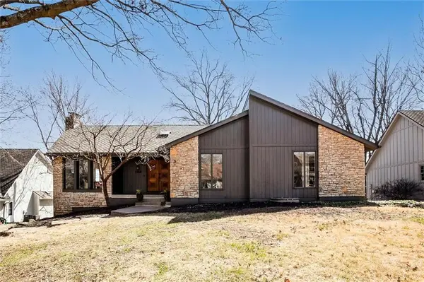 211 NW Juniper Street, Lee's Summit, MO 64064