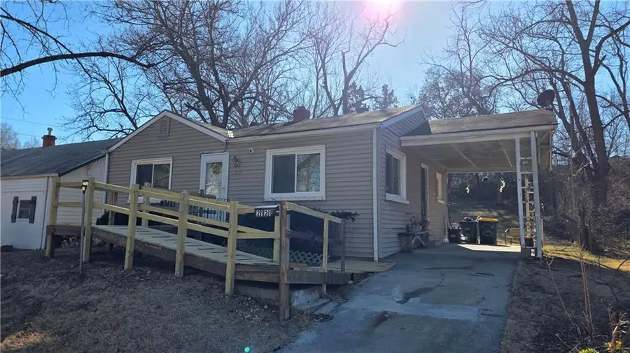 2121 E 77th Terrace, Kansas City, MO 64132 - Image #2