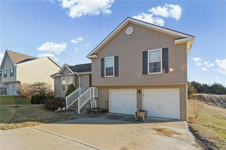 521 E 2nd Street, Dearborn, MO 64439 - Image #2