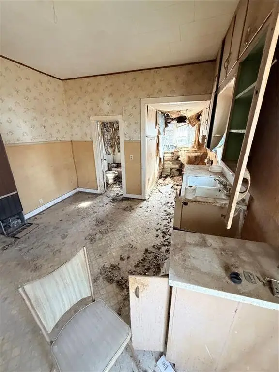 210 N 4th Street, Iola, KS 66749 - #3