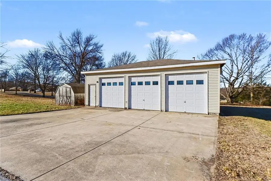 6640 Pflumm Road, Shawnee, KS 66216 - Image #2