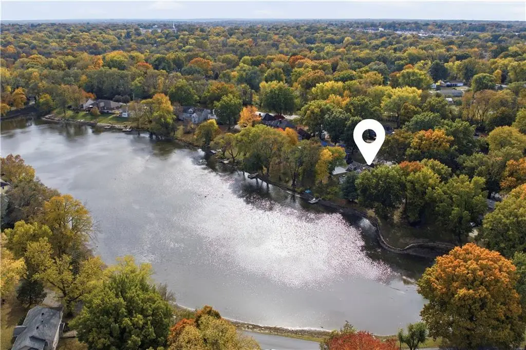 6817 Lakeshore Drive, Raytown, MO 64133 - Image #1