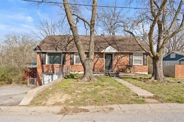 14 E Whittier Street, Kansas City, MO 64119