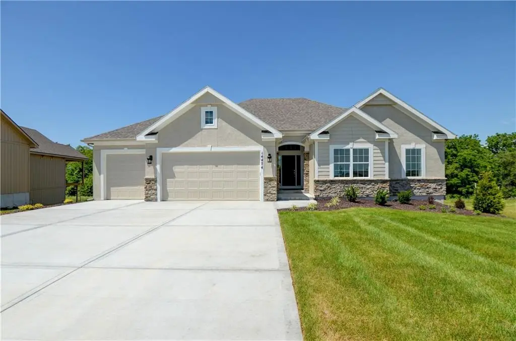 14609 Aspen Circle, Basehor, KS 66007 - Image #1