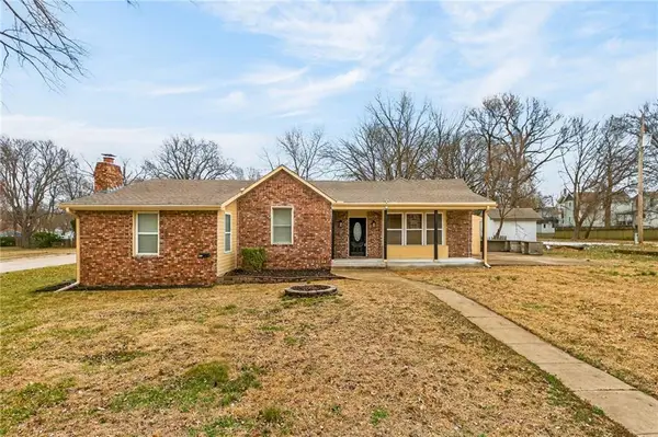 309 W Piankishaw Street, Paola, KS 66071