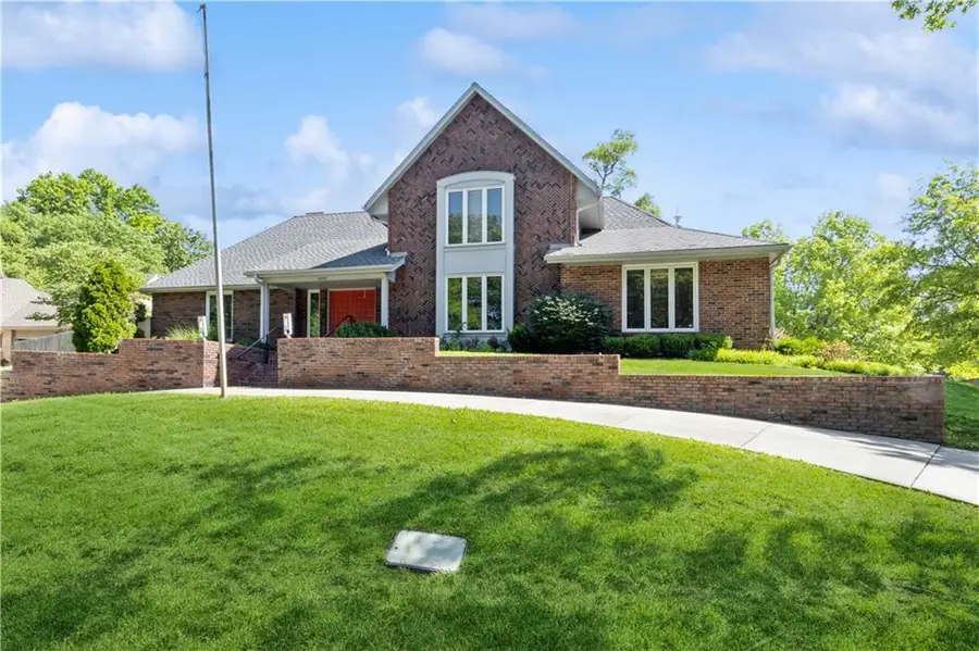 10052 Hemlock Drive, Overland Park, KS 66212 - #3