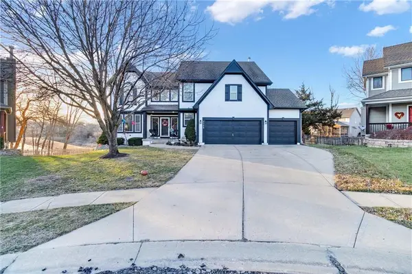2348 W Trail Drive, Olathe, KS 66061
