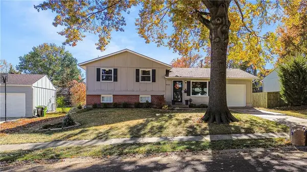 8925 W 101st Street, Overland Park, KS 66212