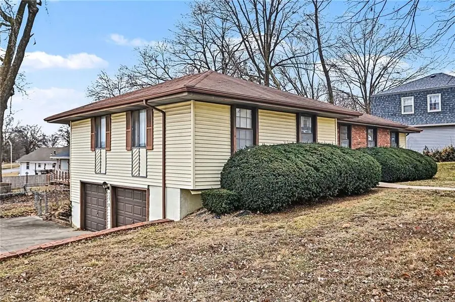 829 NW 69th Street, Kansas City, MO 64118 - #3