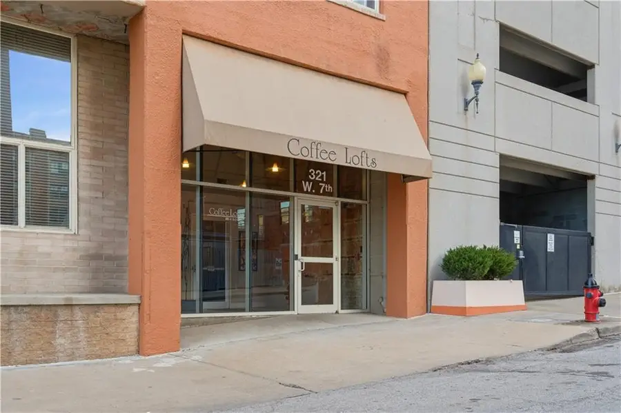 321 W 7th Street #402, Kansas City, MO 64105 - #2