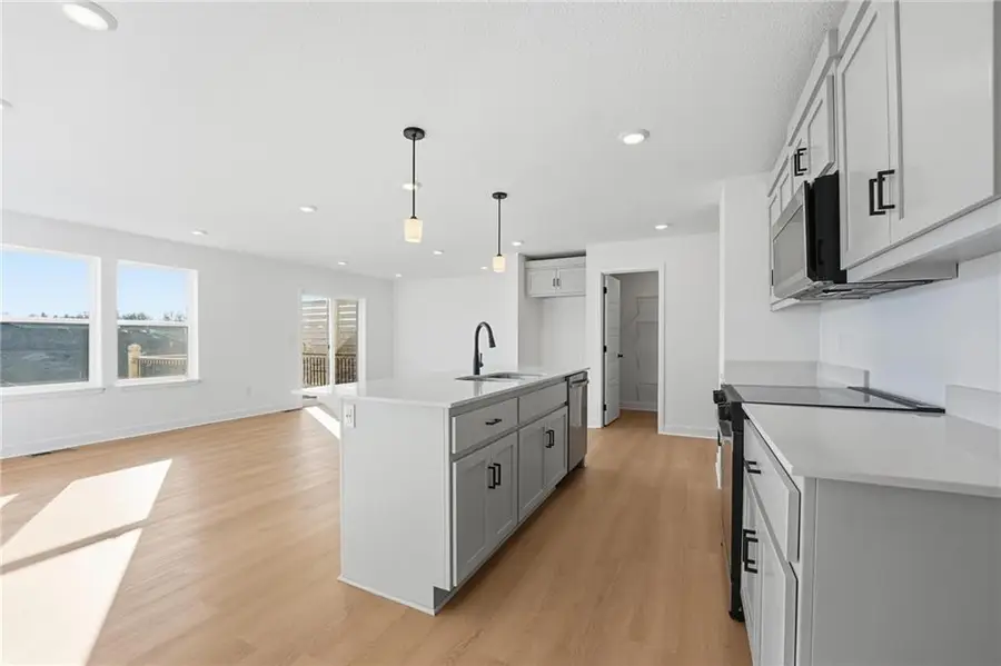 1335 S 4th Street E, Louisburg, KS 66053 - Image #2