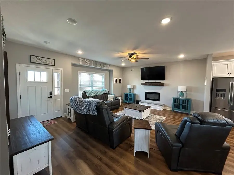 305 SW 11th Road, Warrensburg, MO 64093 - Image #2