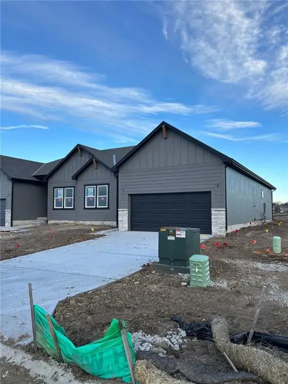 1224 SE Windbreak Drive, Lee's Summit, MO 64081