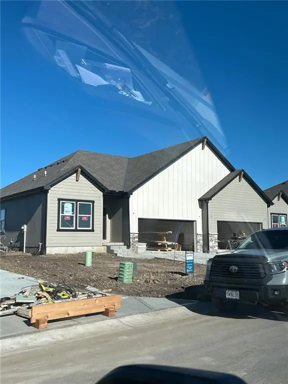 1216 SE Windbreak Drive, Lee's Summit, MO 64081