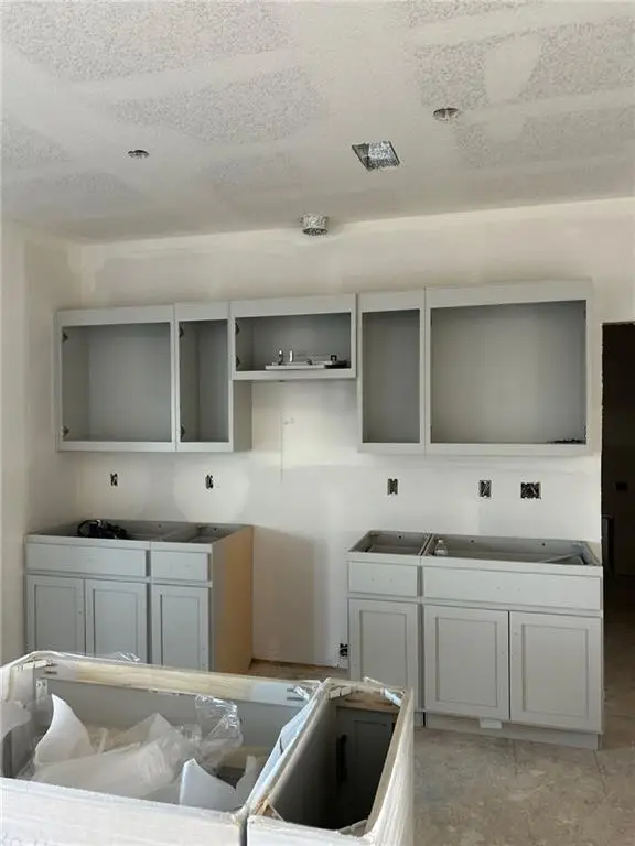 1212 SE Windbreak Drive, Lees Summit, MO 64081 - Image #2