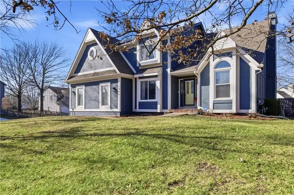 1246 E Meadow Lane, Olathe, KS 66062