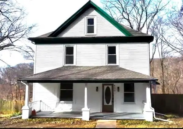 400 West Street, Parkville, MO 64152