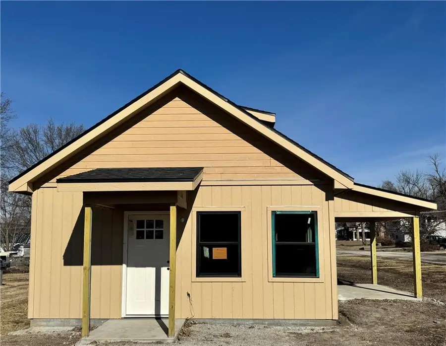 404 W Cornhill Street, Cameron, MO 64429 - #2