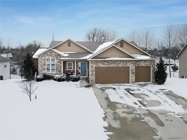 640 Shady Bend Drive, Tonganoxie, KS 66086