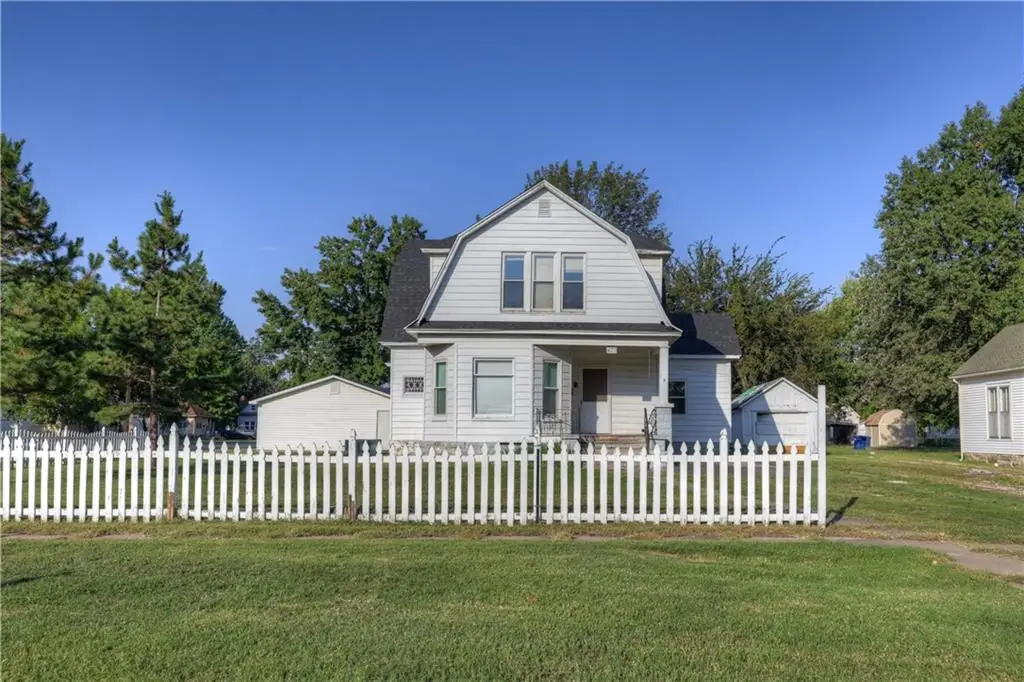 429 S Minnesota Avenue, Columbus, KS 66725 - Image #1