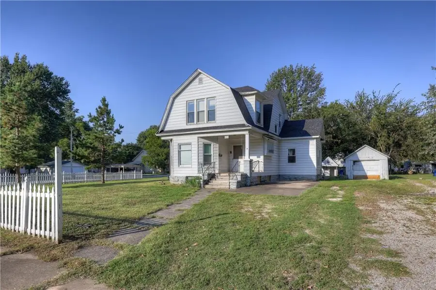 429 S Minnesota Avenue, Columbus, KS 66725 - Image #2