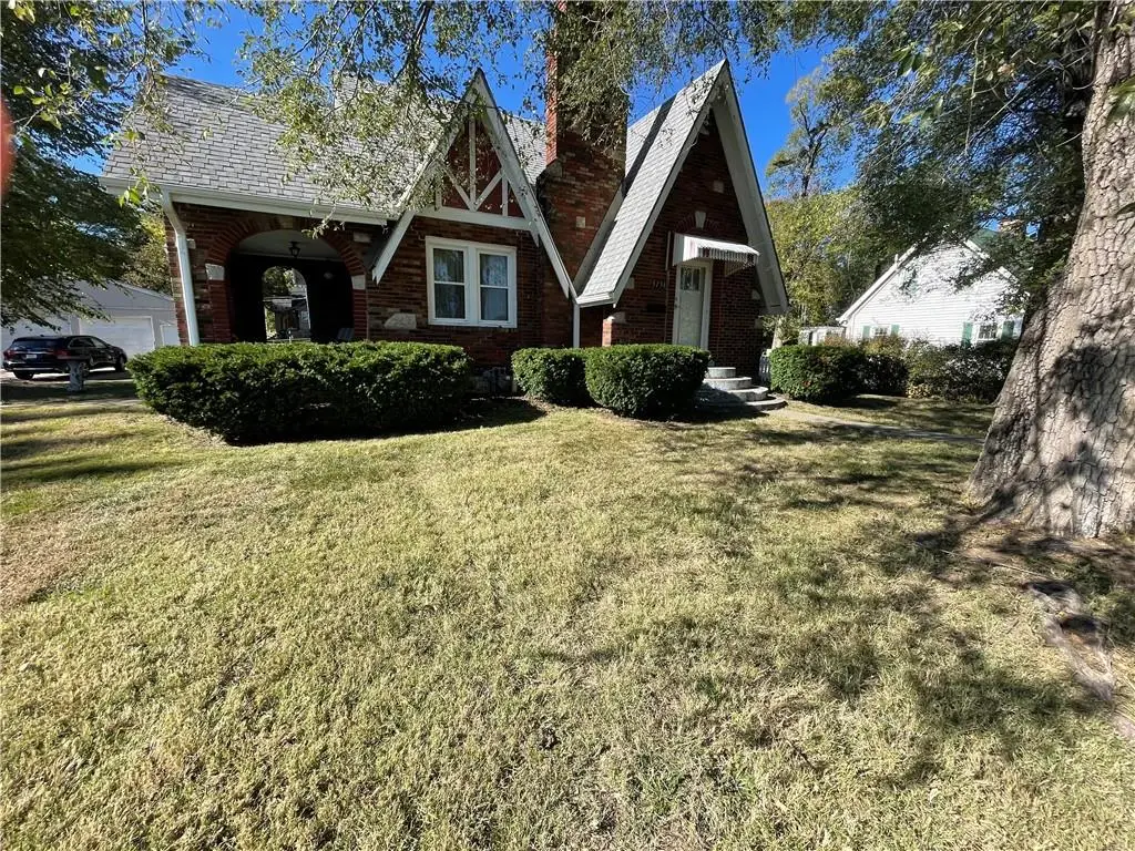 5734 Cody Street, Shawnee, KS 66203 - #1