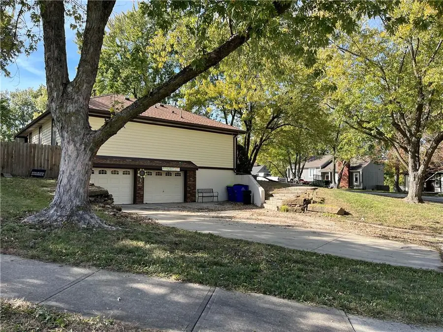 11907 W 49 Place, Shawnee, KS 66216 - Image #2