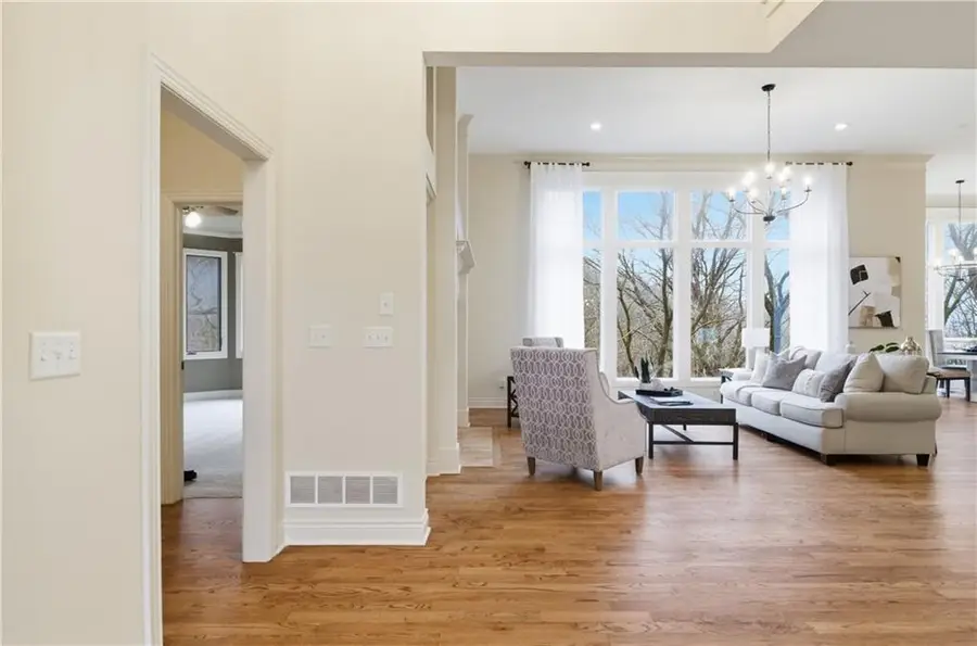 10514 River Hills Drive, Parkville, MO 64152 - #3