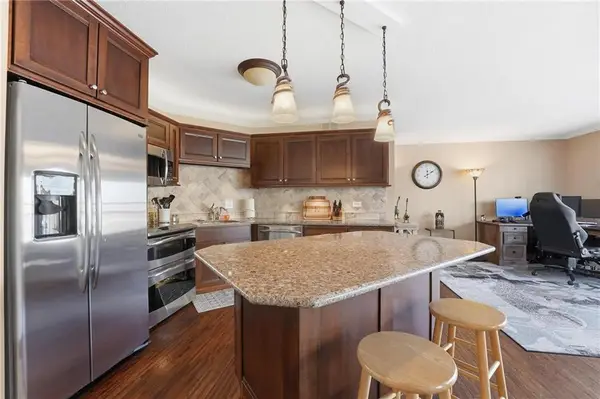 310 W 49th Street #201, Kansas City, MO 64112