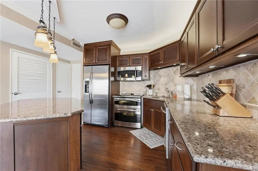 310 W 49th Street #201, Kansas City, MO 64112 - #3