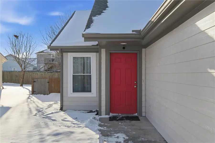 312 S Stone Creek Drive, Gardner, KS 66030 - Image #3