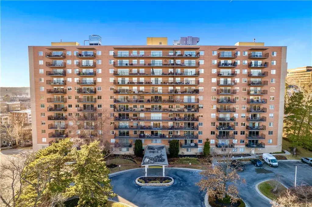 4550 Warwick Boulevard #203, Kansas City, MO 64111 - Image #1