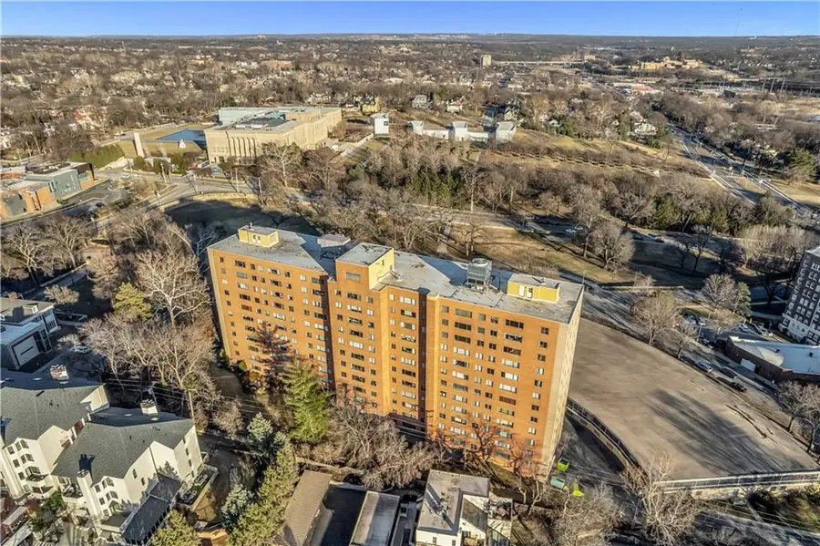 4550 Warwick Boulevard #203, Kansas City, MO 64111 - Image #2