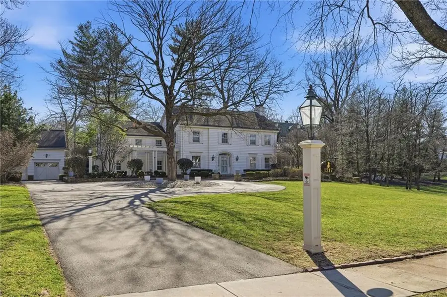 1217 W 58th Street, Kansas City, MO 64113 - #3