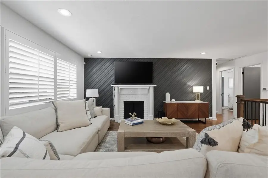 7651 Tomahawk Road, Prairie Village, KS 66208 - #3