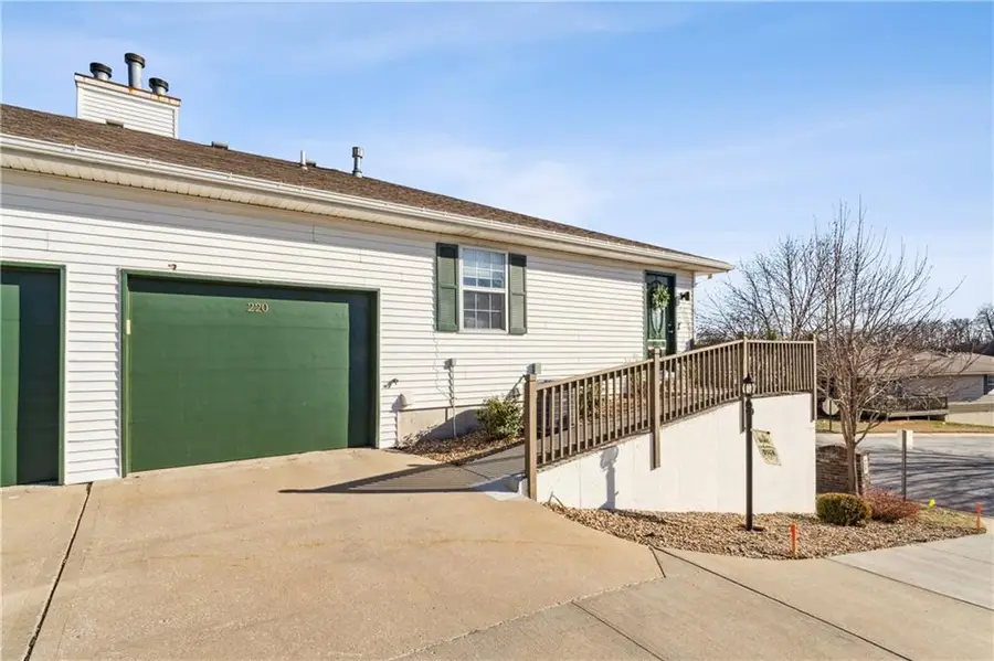 220 E Hansen Court, Independence, MO 64055 - Image #2