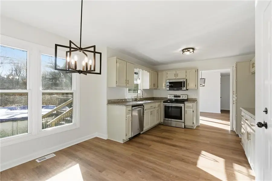 130 Hampton Court, Lansing, KS 66043 - Image #3