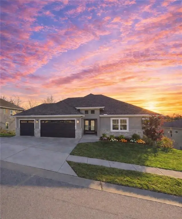 9831 Promenade Drive, Parkville, MO 64152 - #1