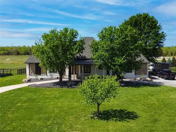4210 NW Lake Drive, Lee's Summit, MO 64064