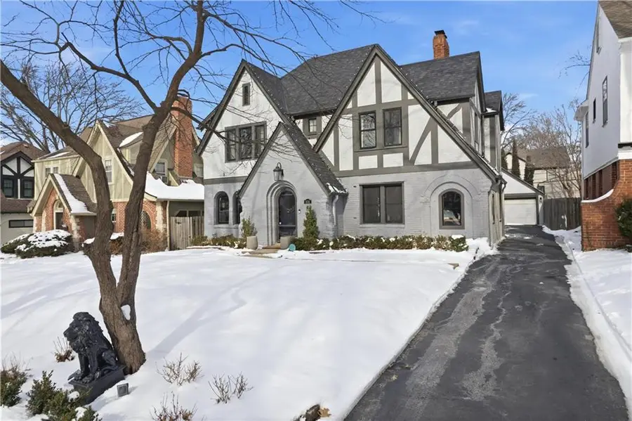 808 W Gregory Boulevard, Kansas City, MO 64113 - Image #2