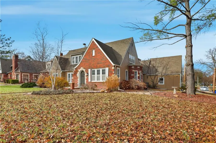 1303 Pembroke Lane, Topeka, KS 66604 - #3