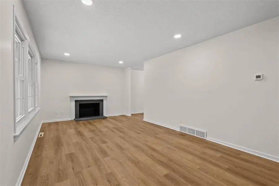 6105 E 136th Street, Grandview, MO 64030 - Image #2