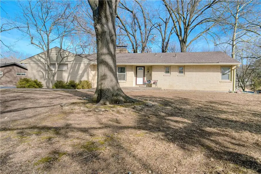 226 NW 43rd Street, Kansas City, MO 64116 - Image #2