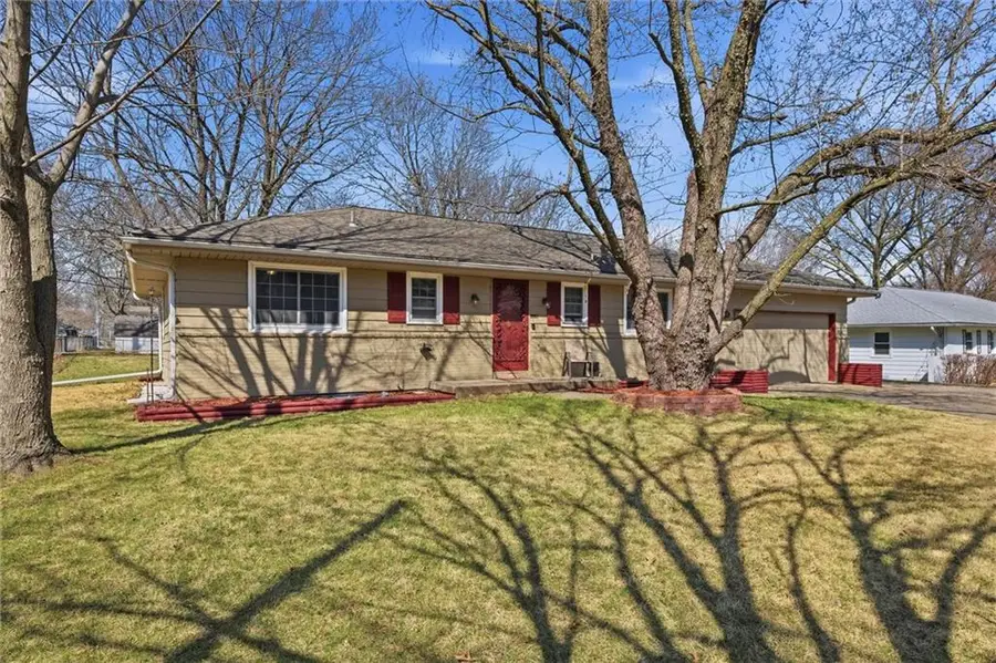 713 S Sunset Drive, Olathe, KS 66061 - #2