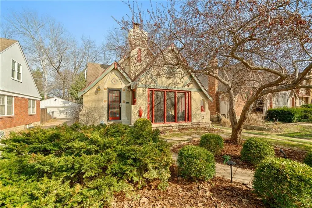 7523 Walnut Street, Kansas City, MO 64114 - #1