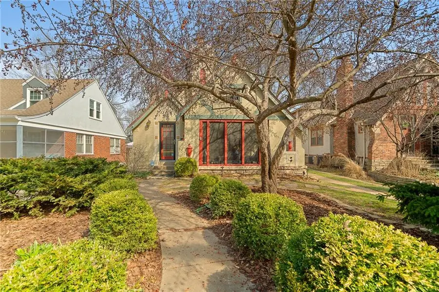 7523 Walnut Street, Kansas City, MO 64114 - #2