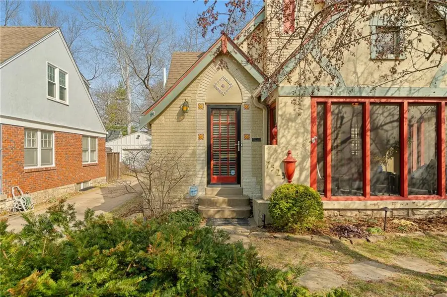 7523 Walnut Street, Kansas City, MO 64114 - #3